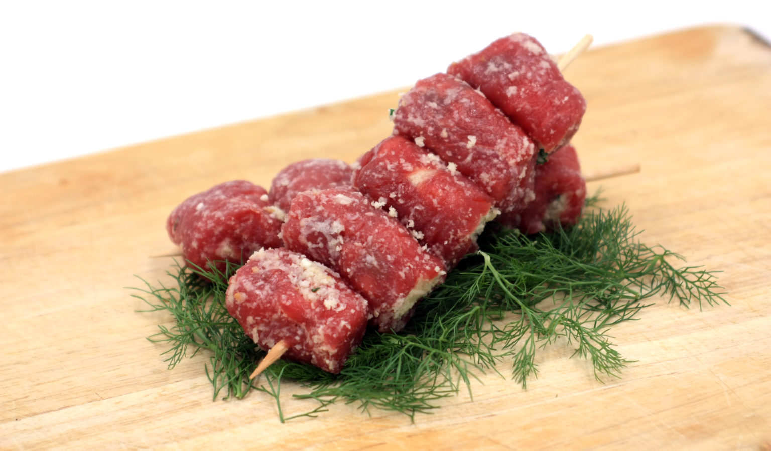 Involtini di carne crudi